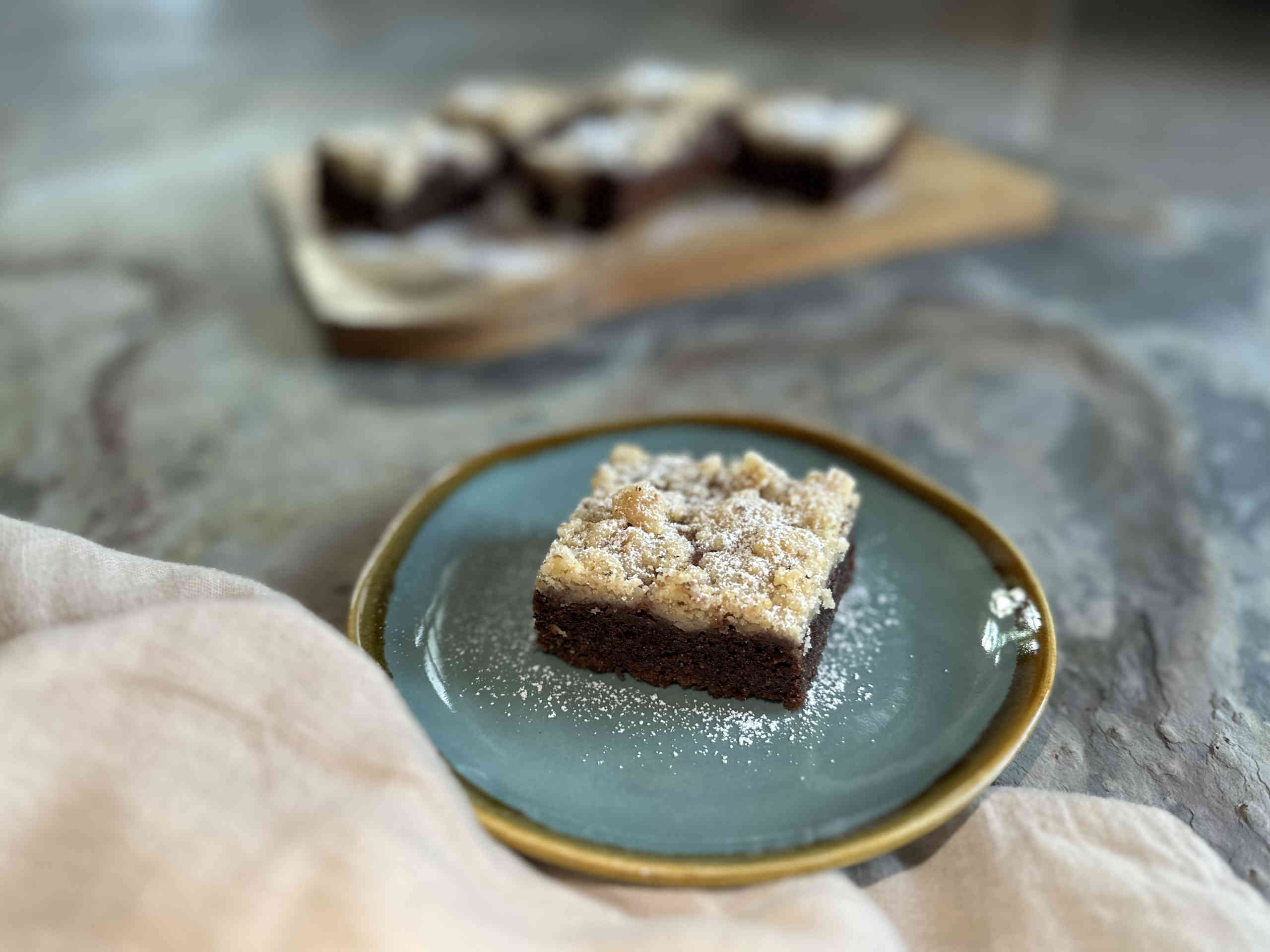 Dark crumble cake