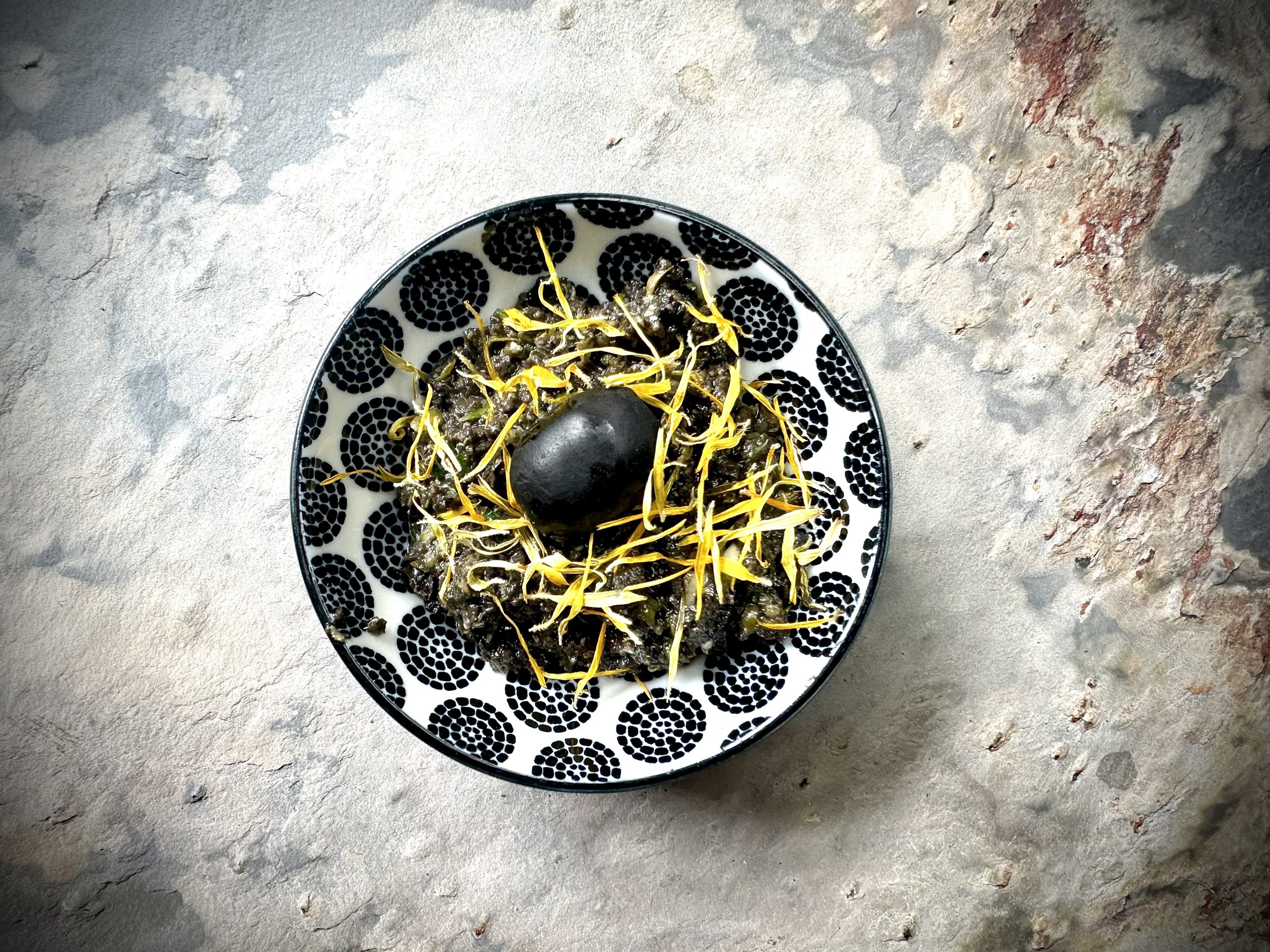 Tapenade mit schwarzen Oliven