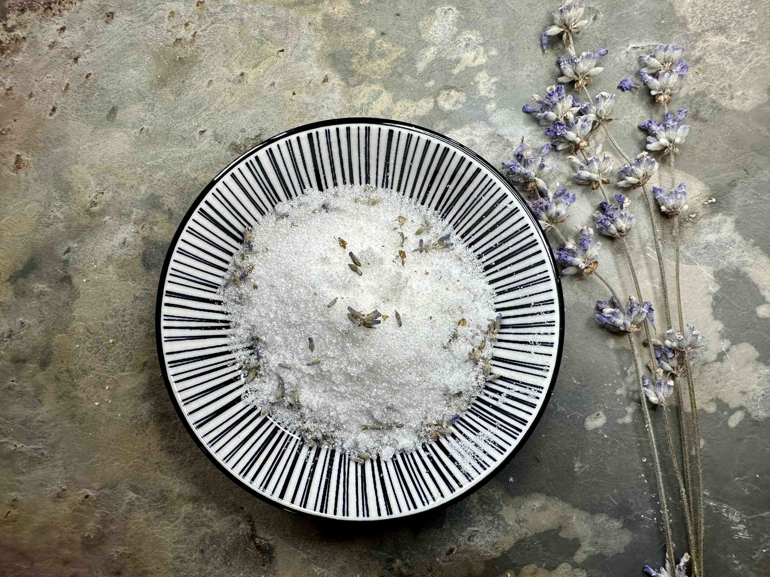 Aromatic lavender sugar