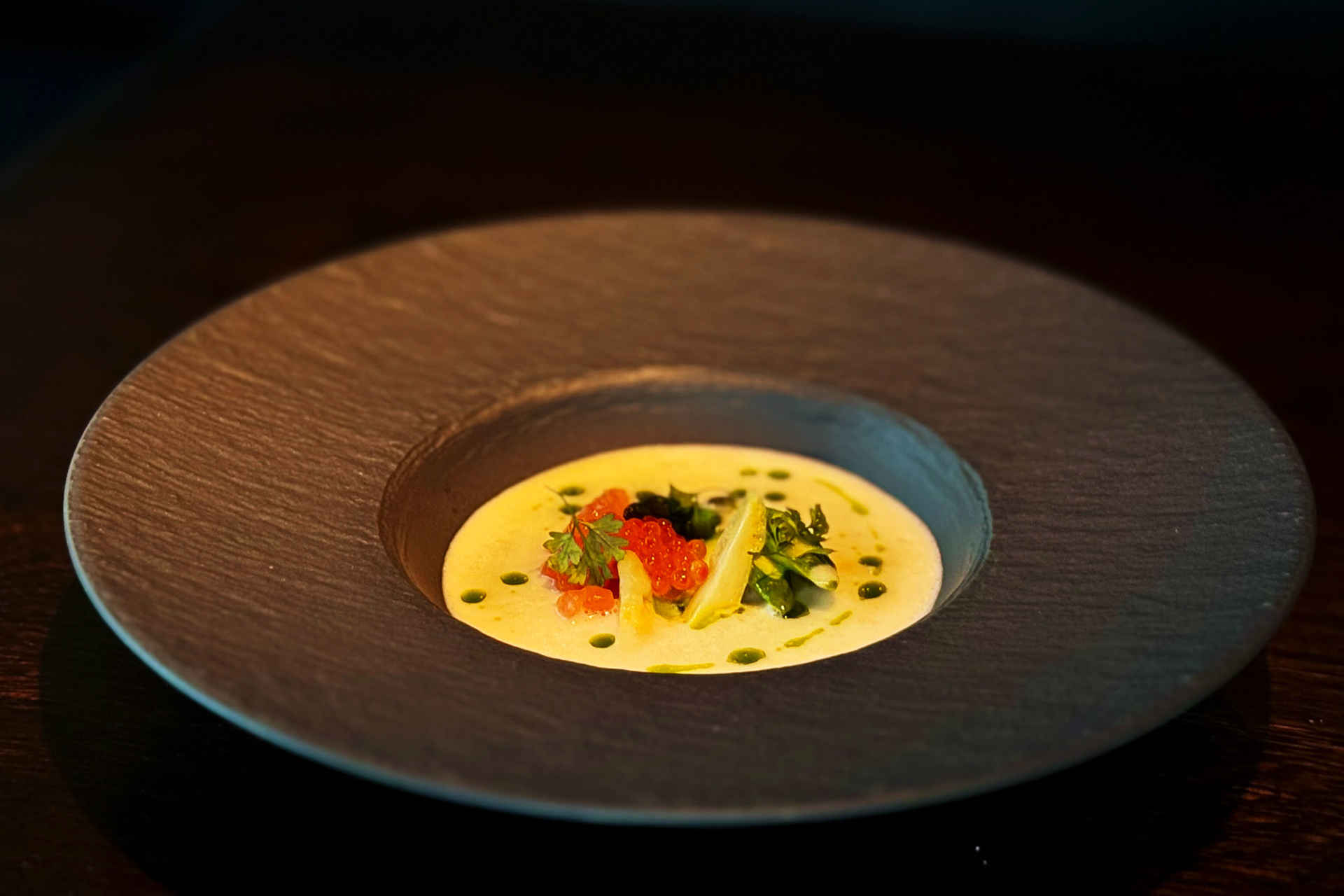 Fine spring soup: White asparagus soup with a hint of white wine