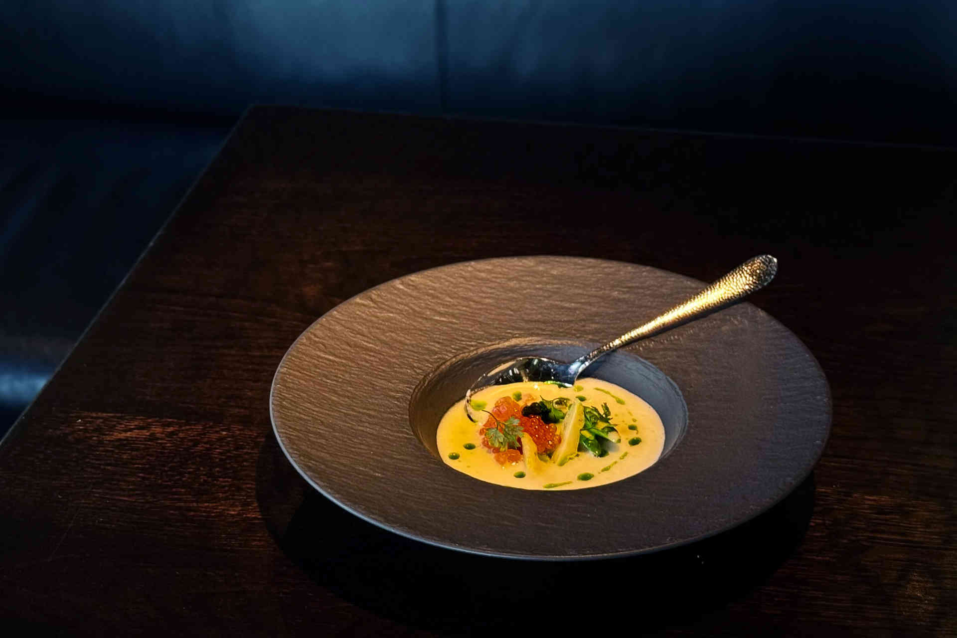 Fine spring soup: White asparagus soup with a hint of white wine – image 1