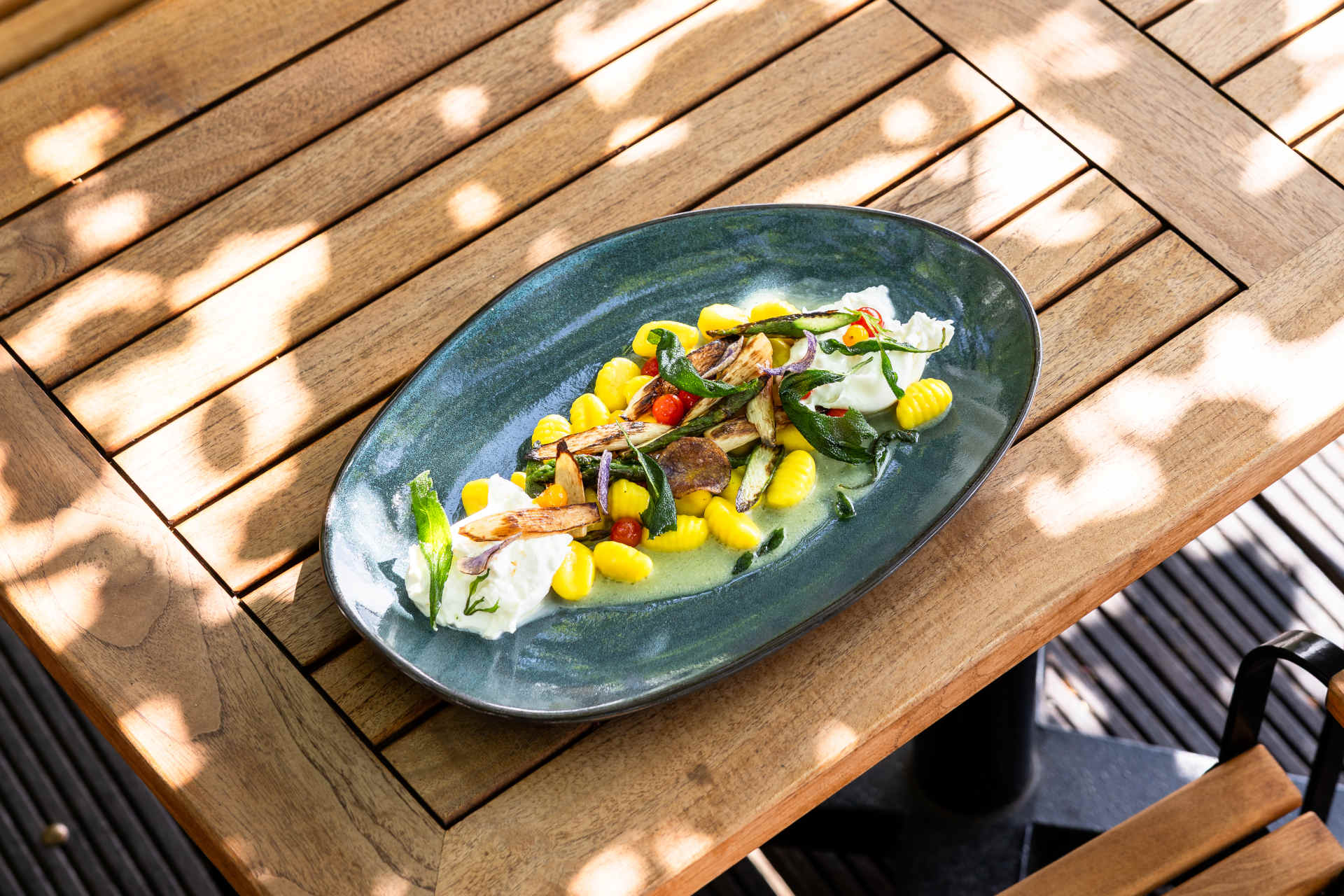 Mediterranean-inspired: asparagus gnocchi with burratina and wild garlic pesto – image 2