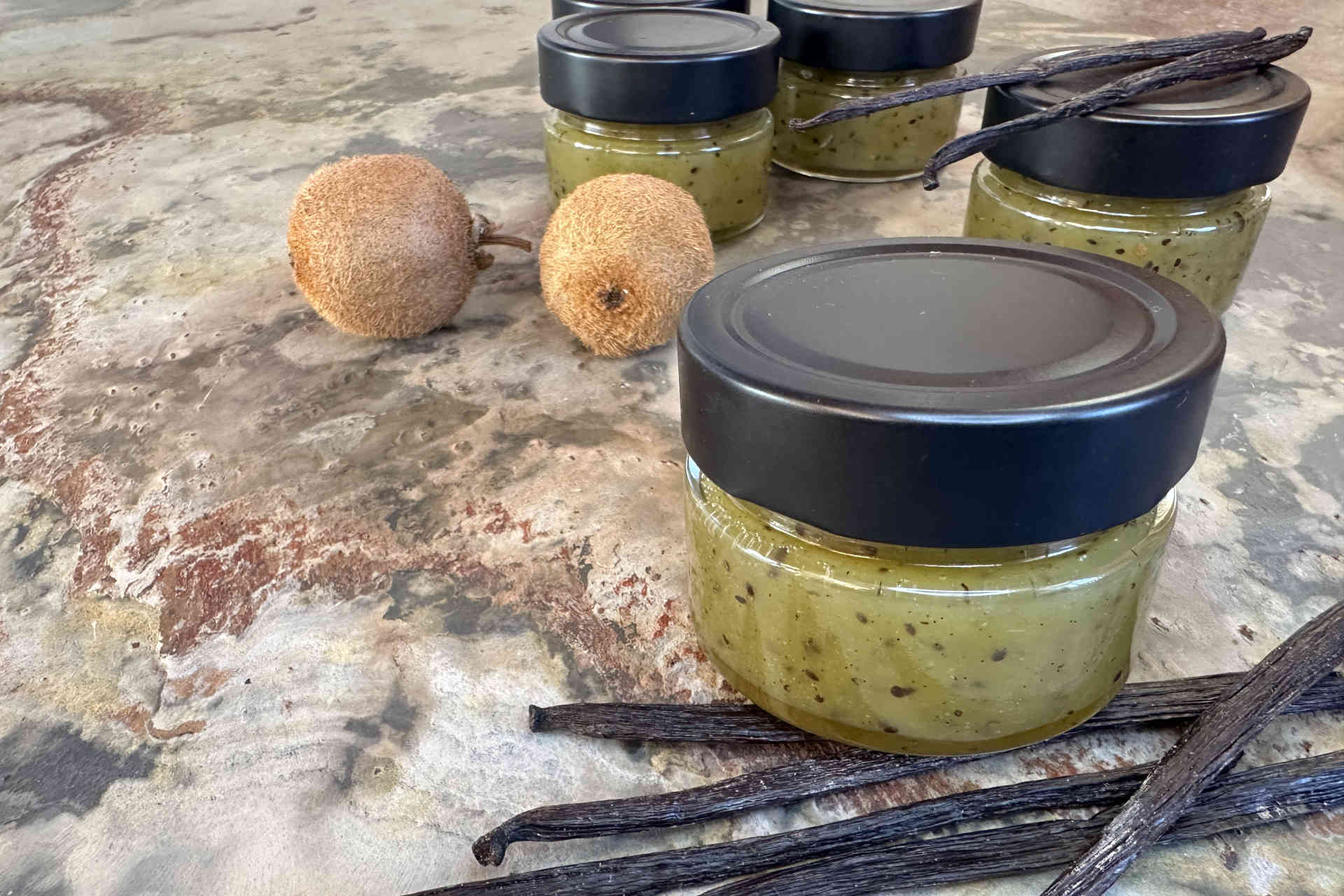 Fruity, exotic treat: kiwi jam with pears and vanilla – image 3