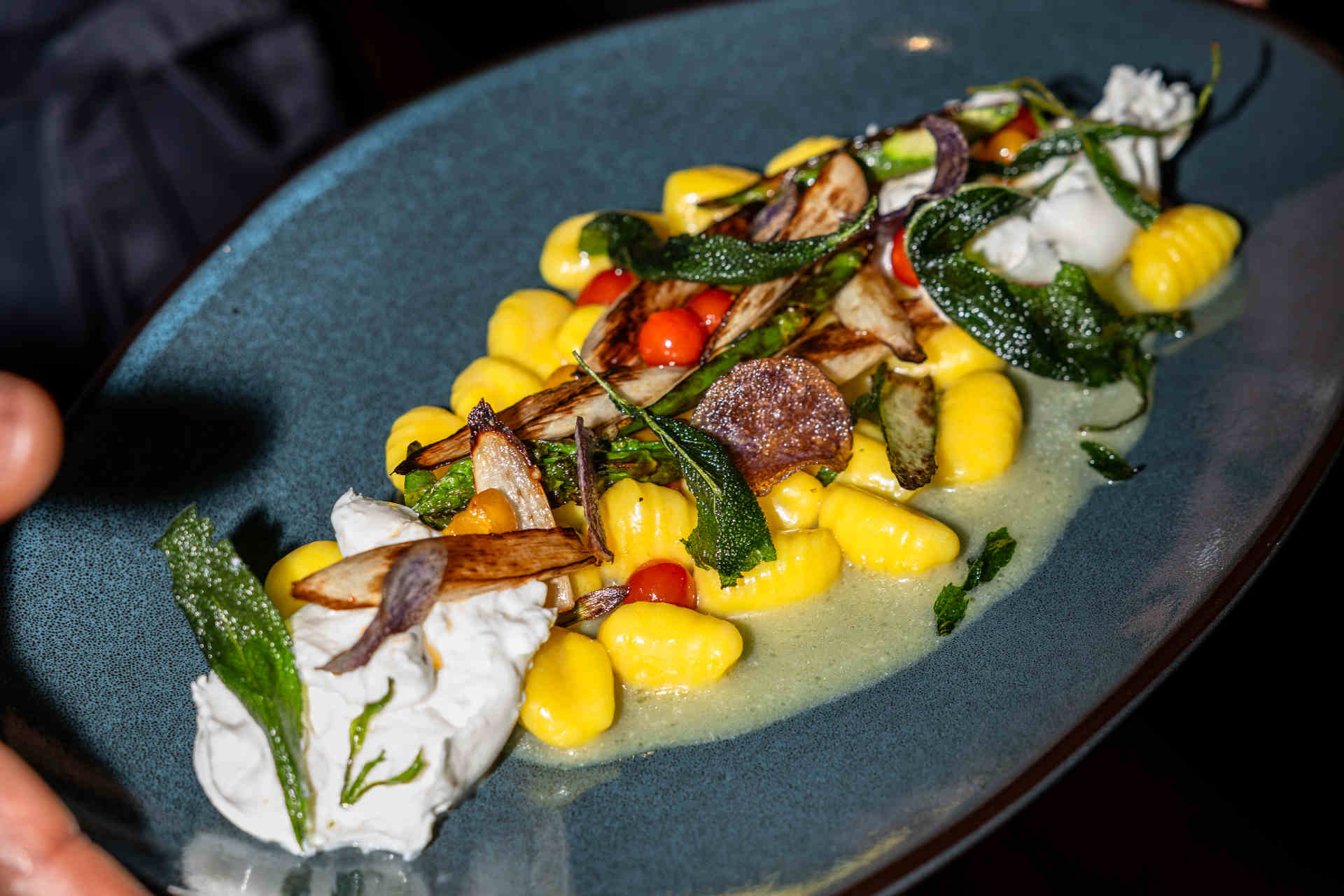 Mediterranean-inspired: asparagus gnocchi with burratina and wild garlic pesto – image 1