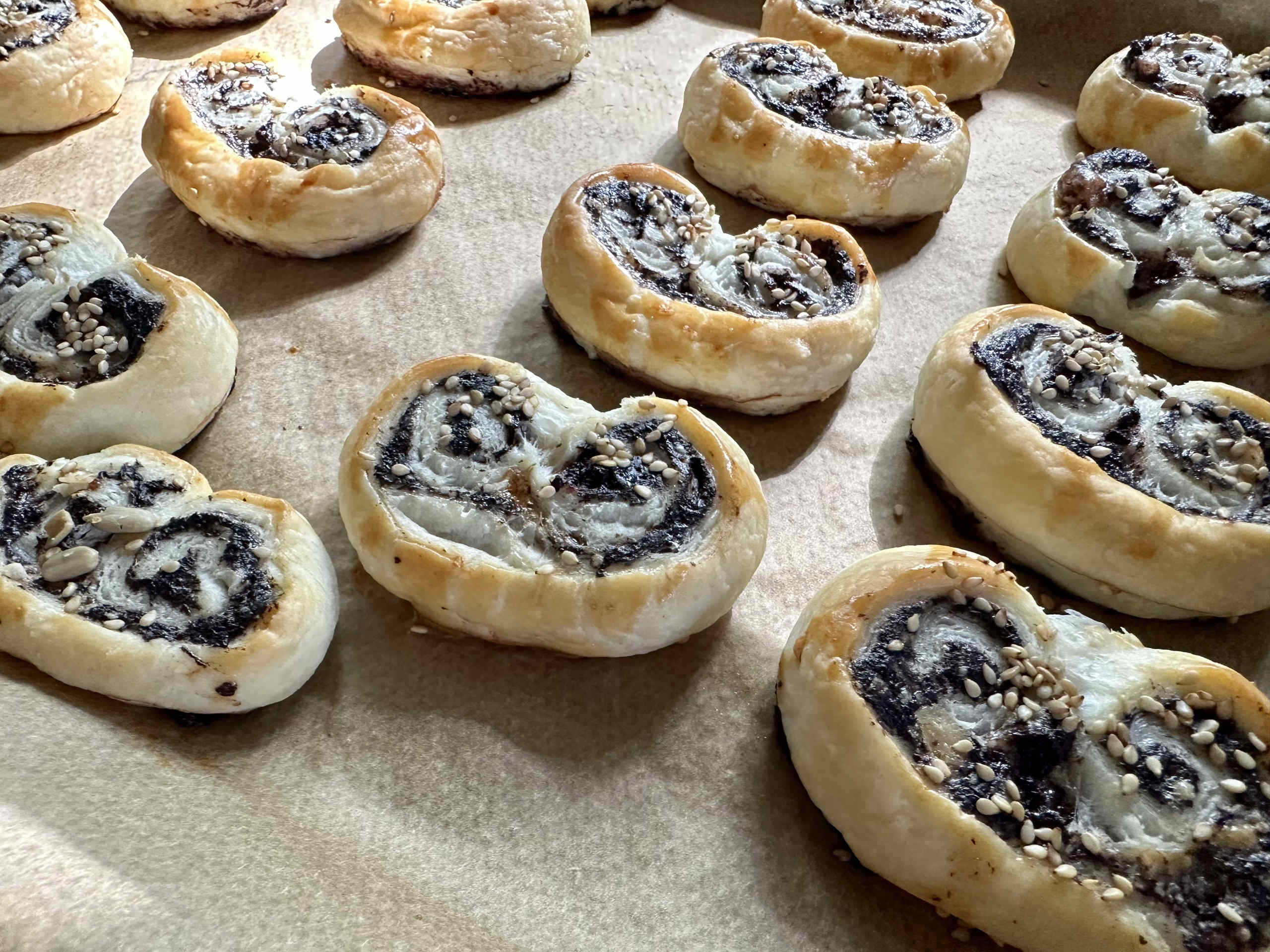 Palmiers - Puff pastry ears with tapenade – image 1