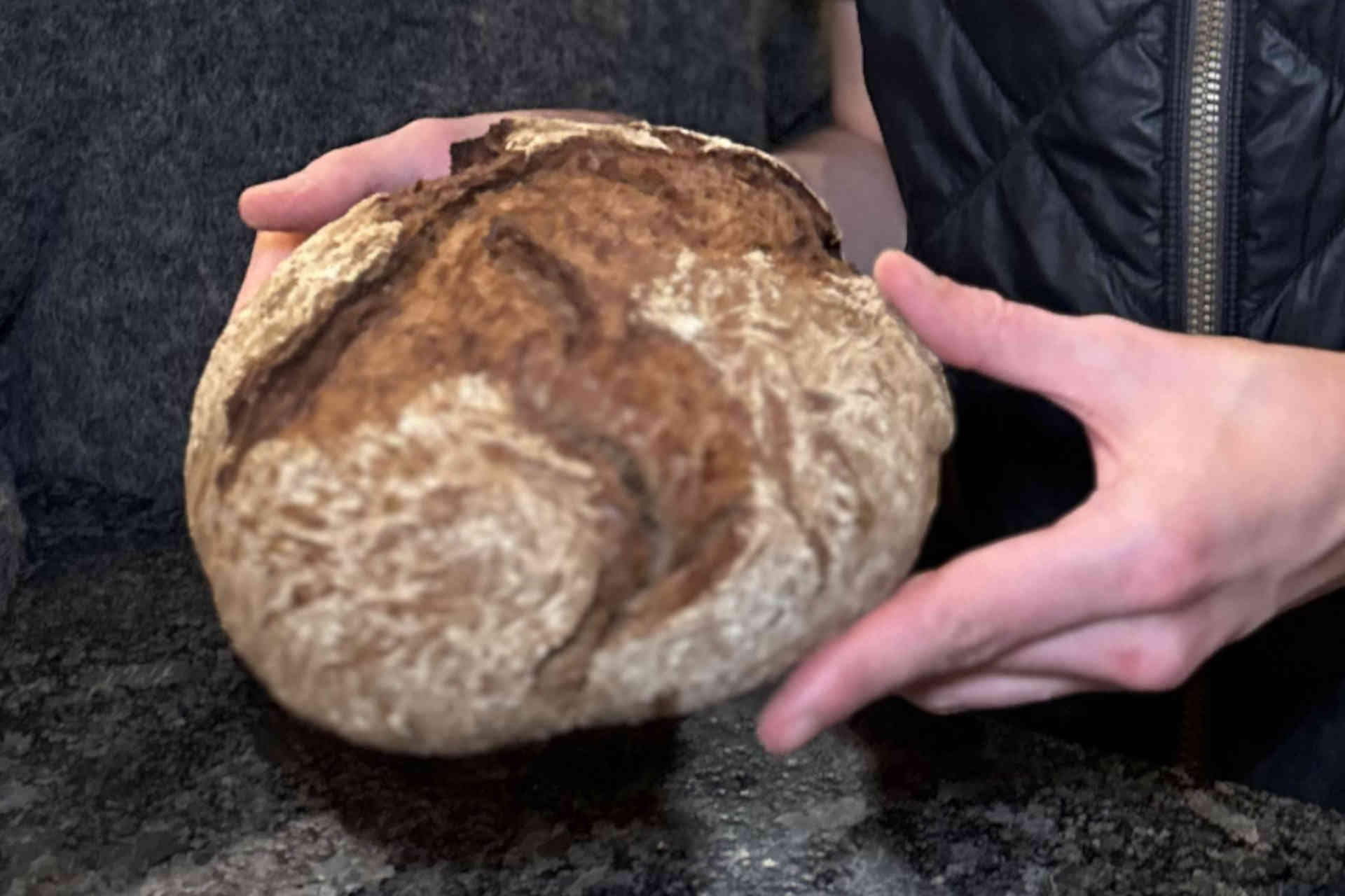 Sourdough bread with stale bread and spices – image 2