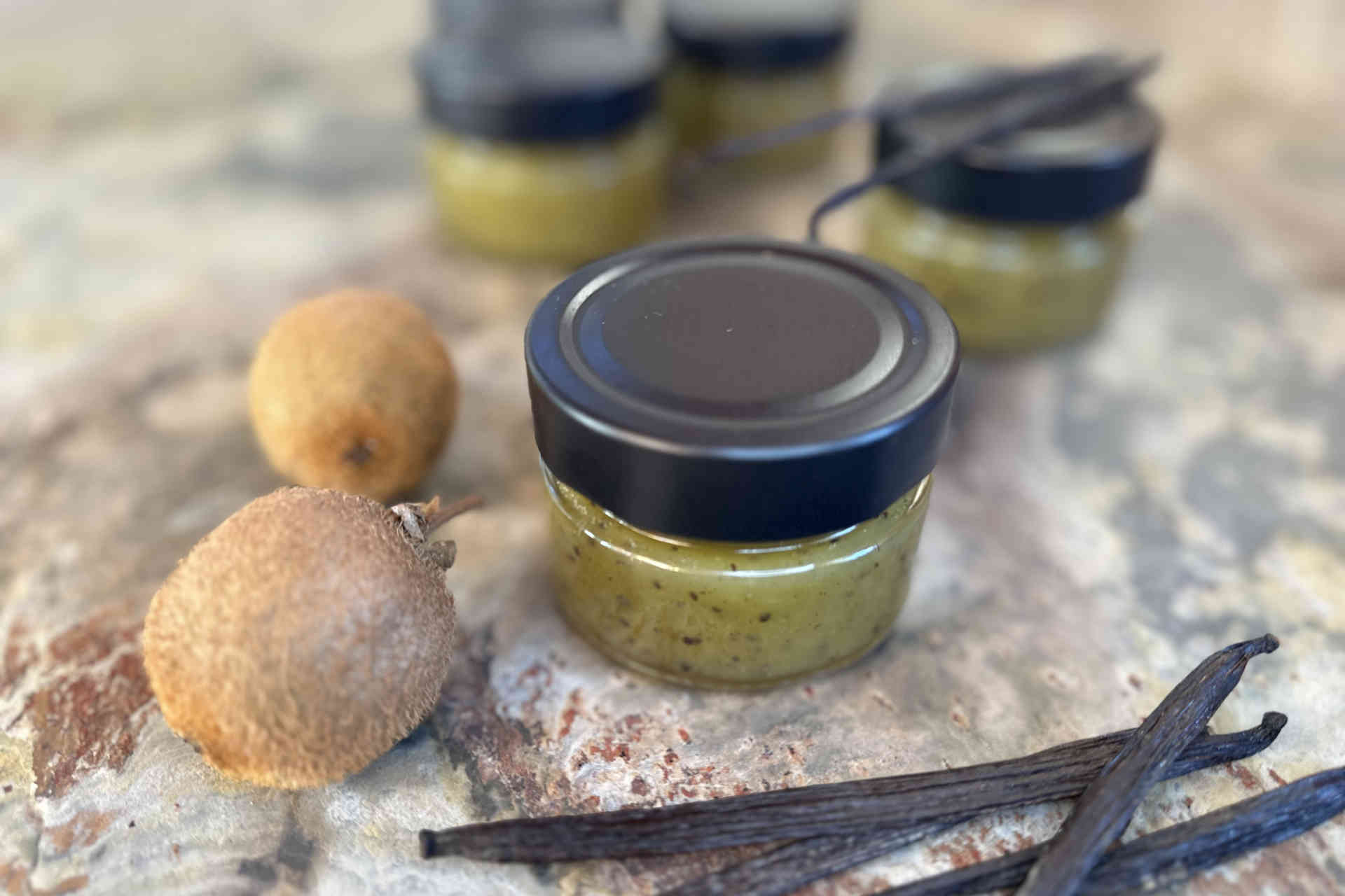 Fruity, exotic treat: kiwi jam with pears and vanilla – image 1