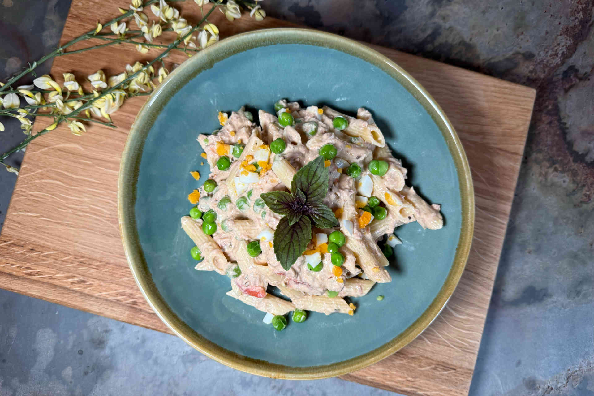 Creamy Lemon Tuna Sauce with Tomato and Peas
