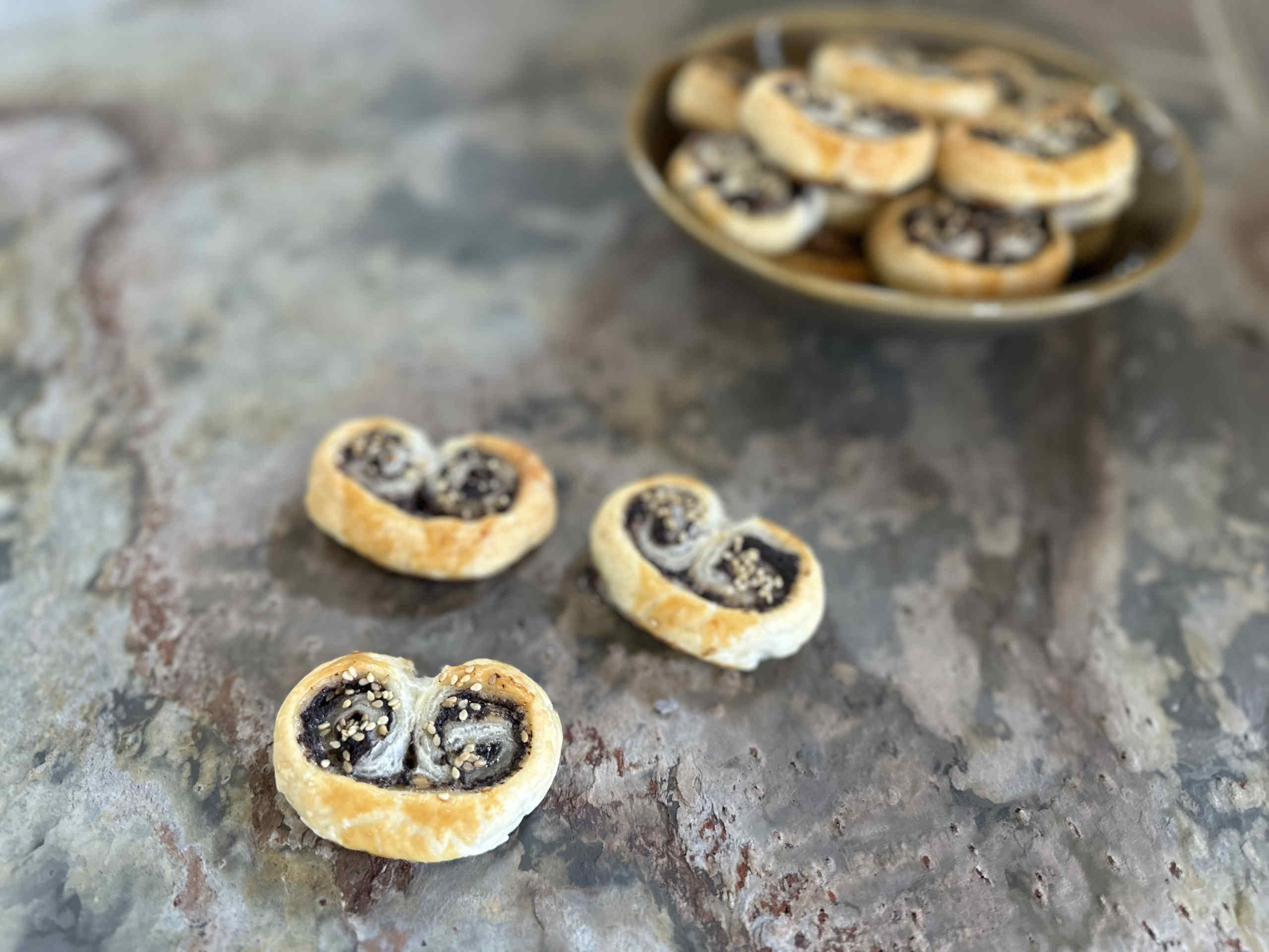 Palmiers - Puff pastry ears with tapenade