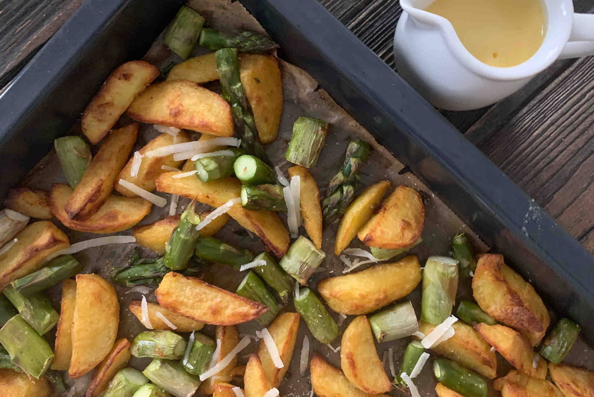 Oven-Roasted Asparagus with Potatoes and Hollandaise Sauce – image 1