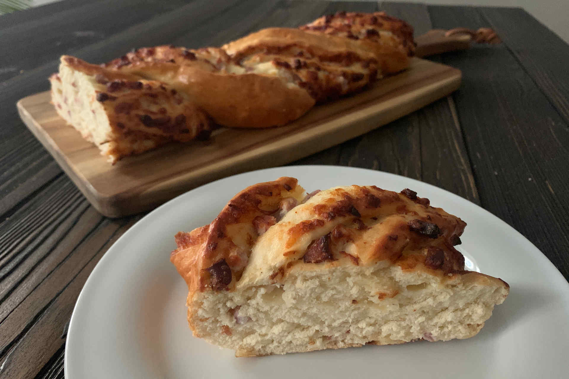 Hearty Filled Bread with Ham and Cheese: Swabian Yeast Braid – image 1