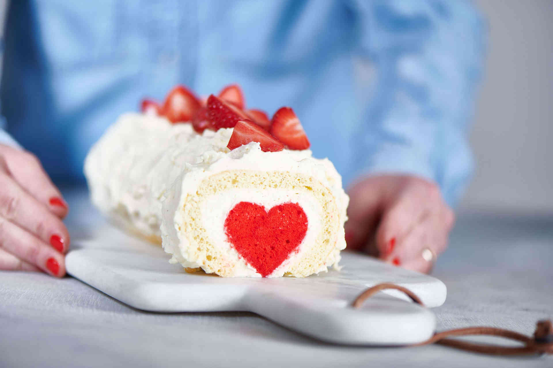 Heart roulade with strawberries