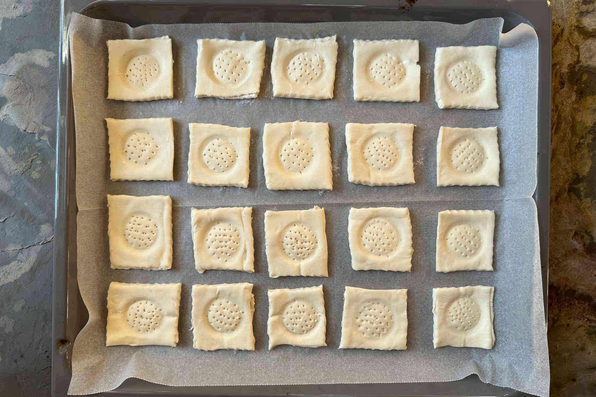 Puff Pastry Bites with Caviar and Truffle Pearls – image 1