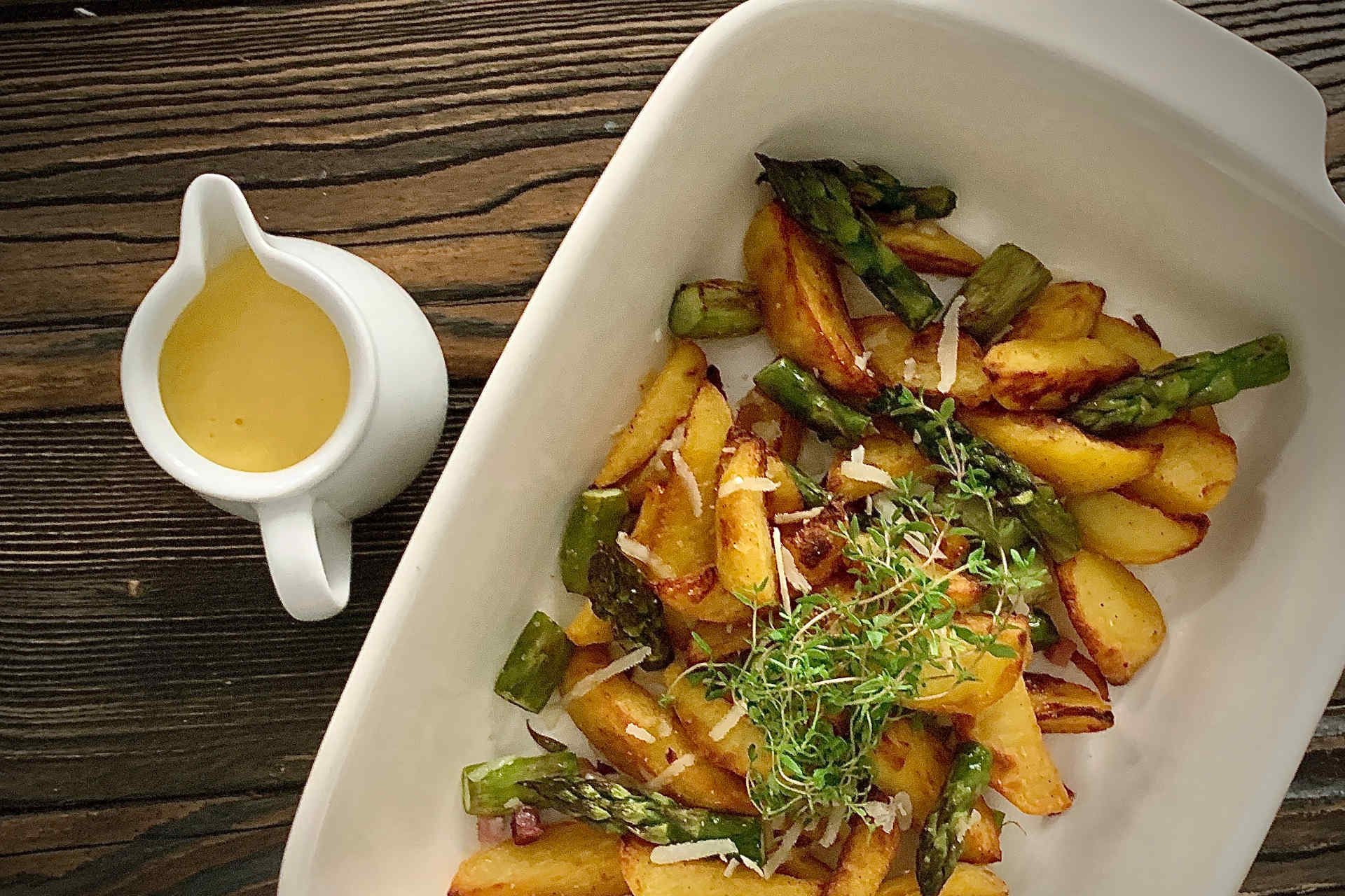 Oven-Roasted Asparagus with Potatoes and Hollandaise Sauce