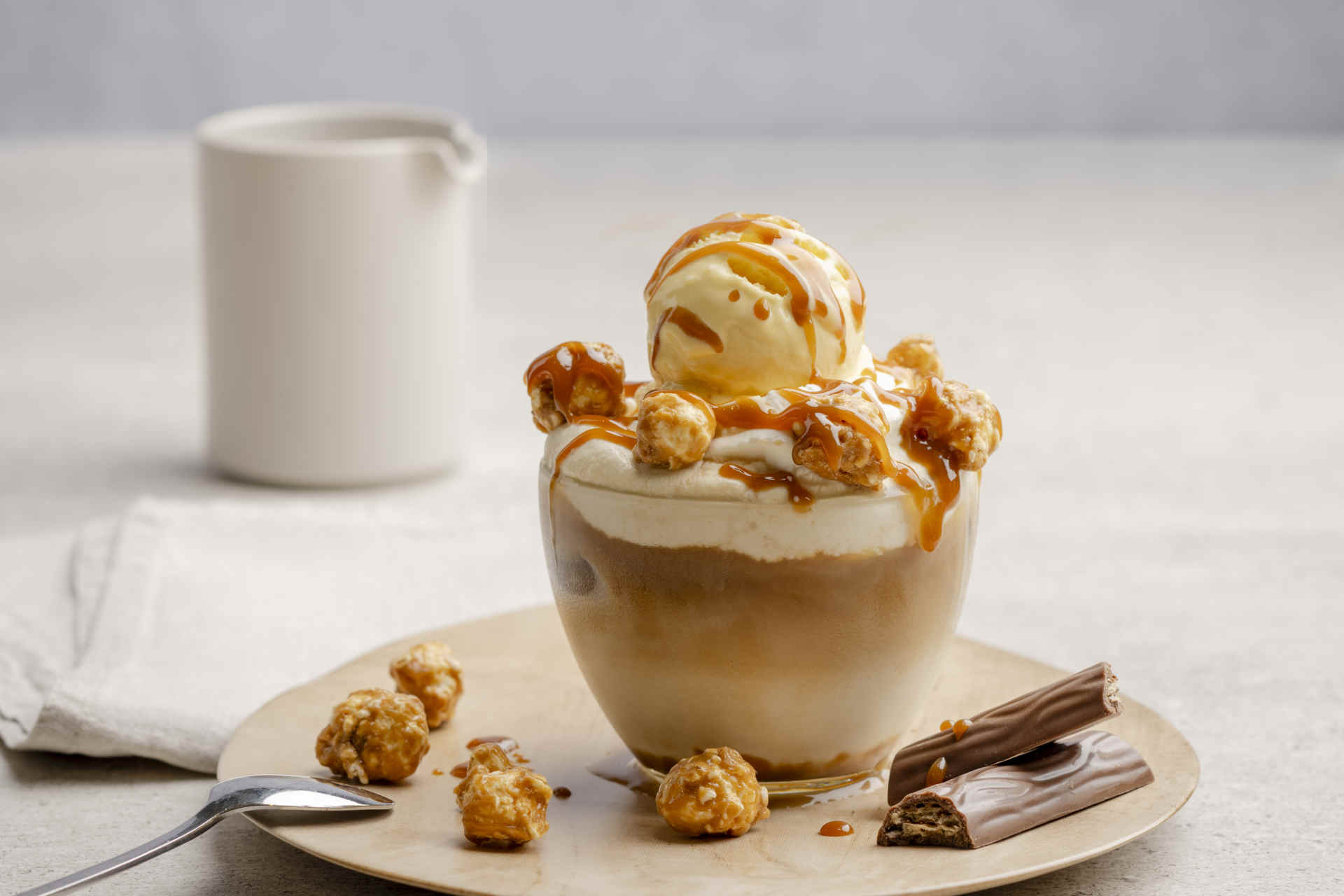 Coffee topping that sweetens the winter: caramel cream