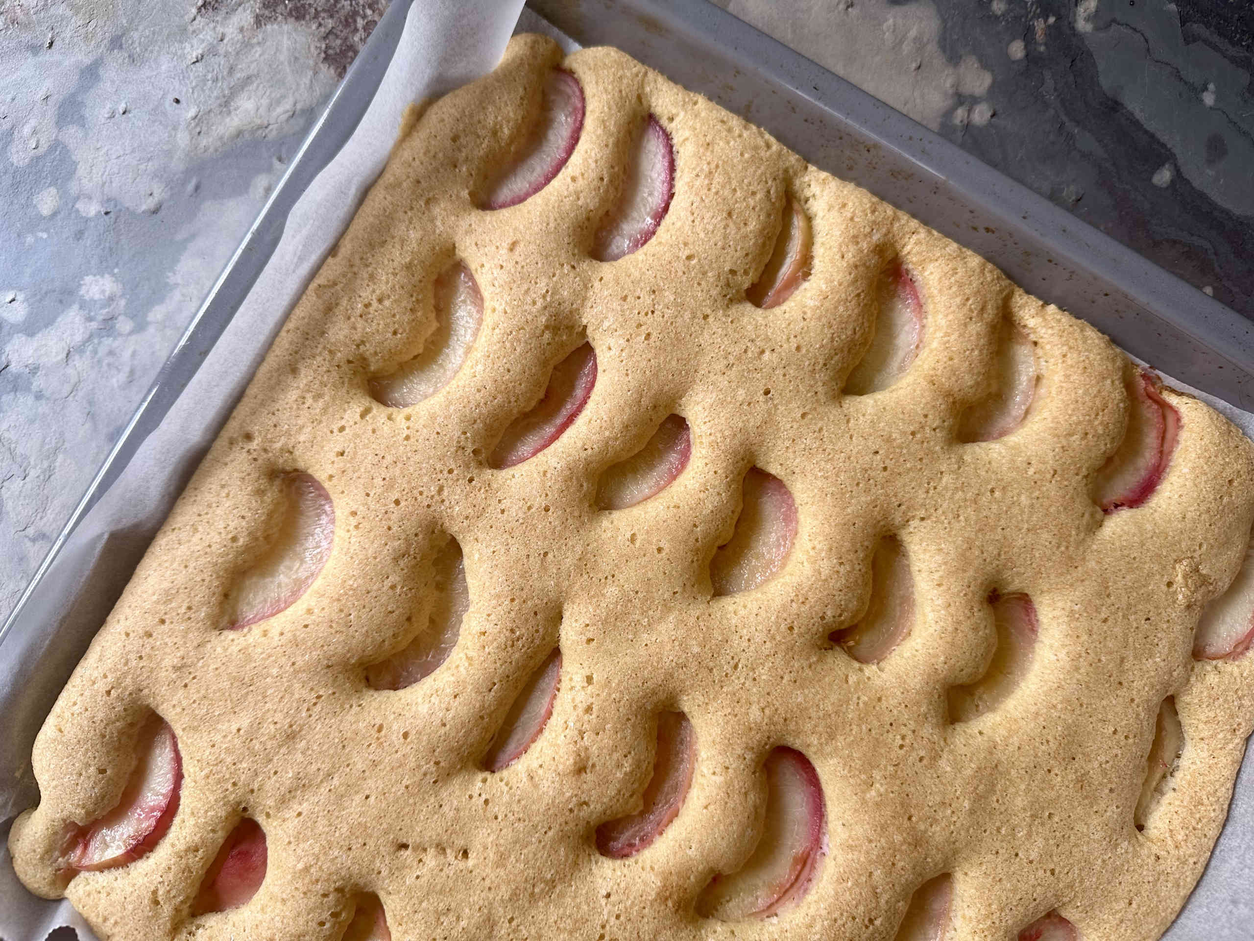 Juicy peach sheet cake – image 1