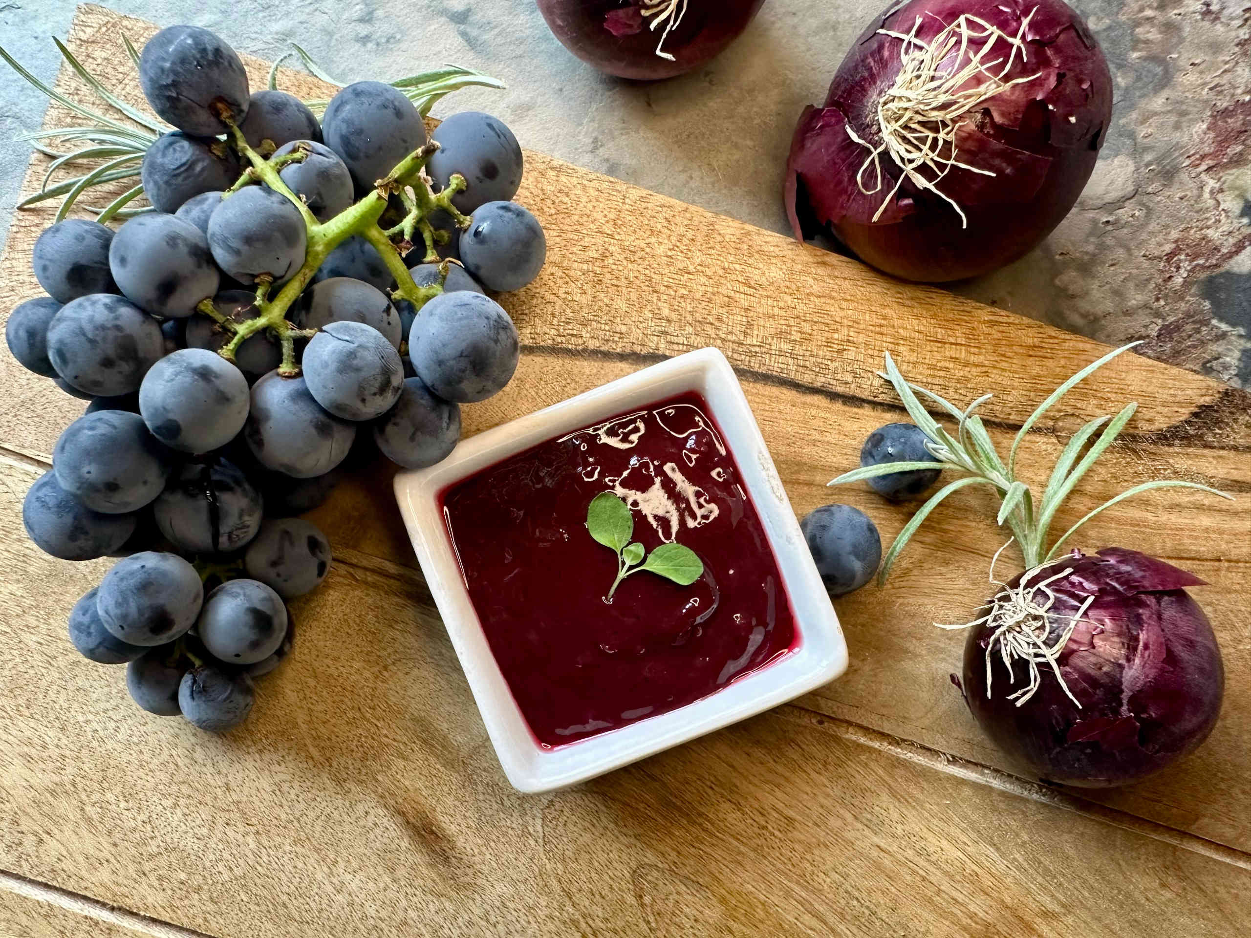 Aromatic grape chutney