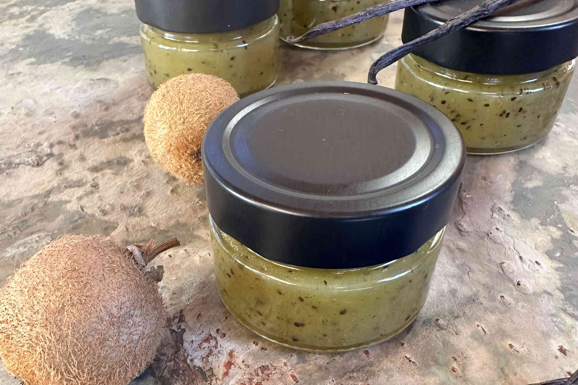 Fruity, exotic treat: kiwi jam with pears and vanilla – image 2