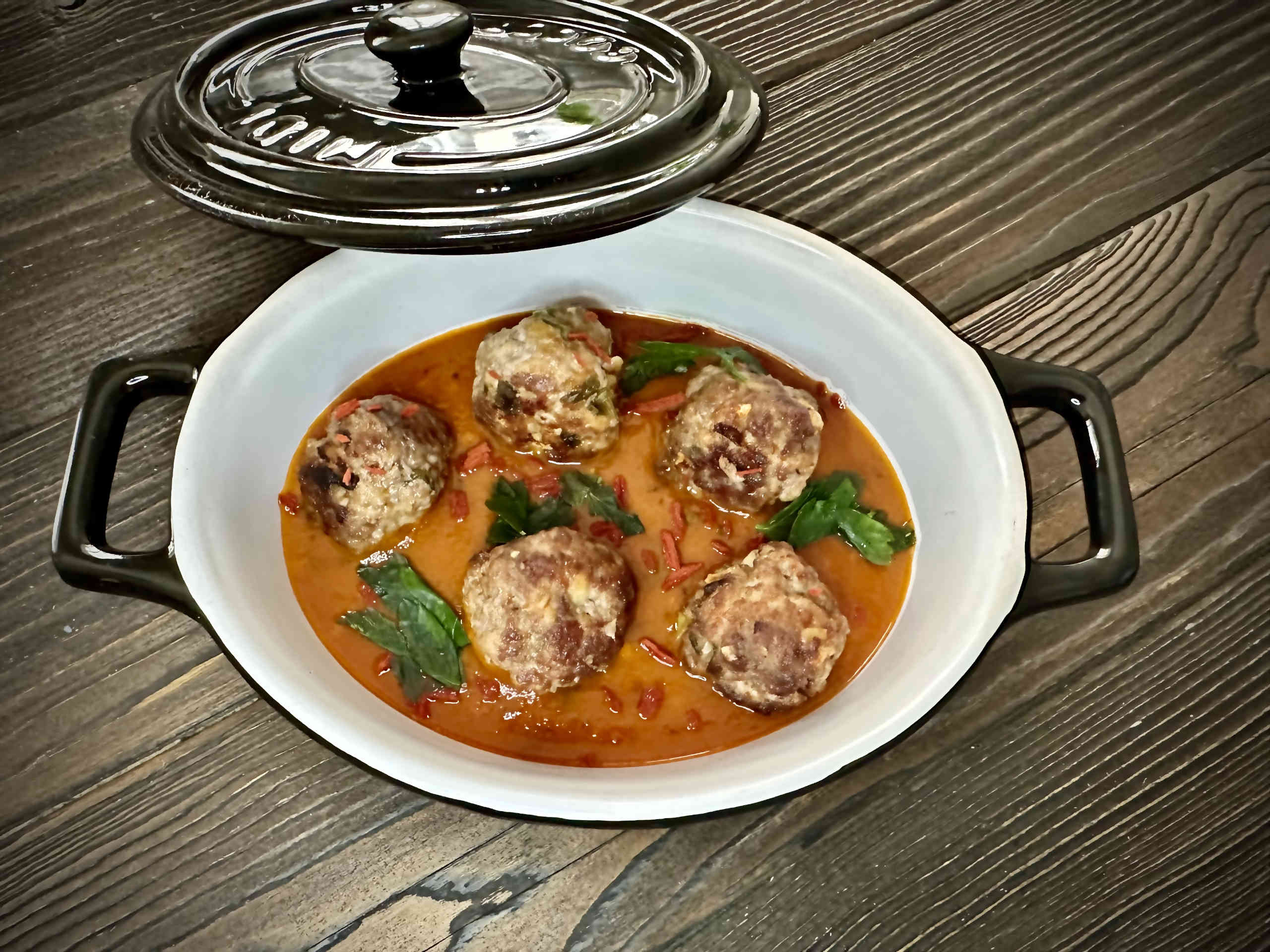 Albondigas in Tomaten Salsa