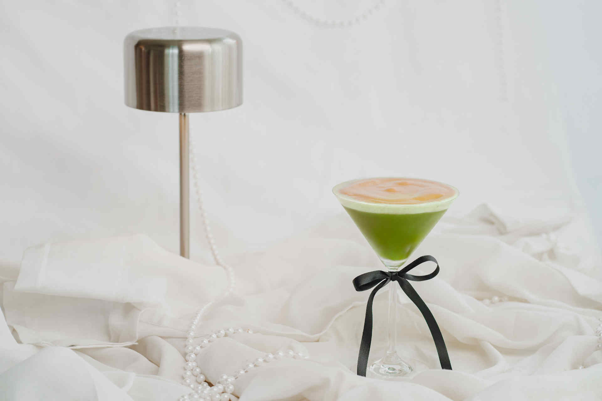 Matcha Martini mit Espresso Foam © J. Hornig